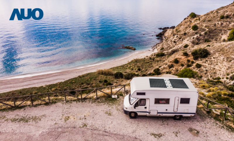 「可撓輕量化太陽光電板SunCurva」使用輕量特殊耐候型複合板取代傳統太陽能板的玻璃前板，不僅降低70%重量，每米平方僅3Kg；具有抗衝擊性能及通過電磁相容性測試，可應用於交通運輸工具，如露營車、遊艇等